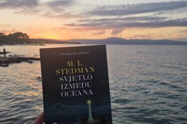 Svjetlo između oceana, M.L. Stedman